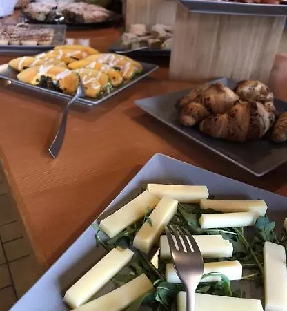 红峰酒店及餐馆 3*