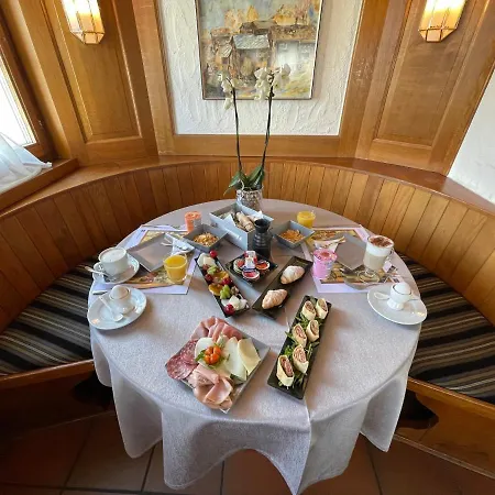 Restaurant Rothorn فندق 3*